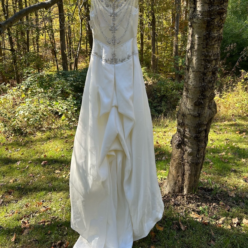 NWT WEDDING DRESS - Picture 5 of 9
